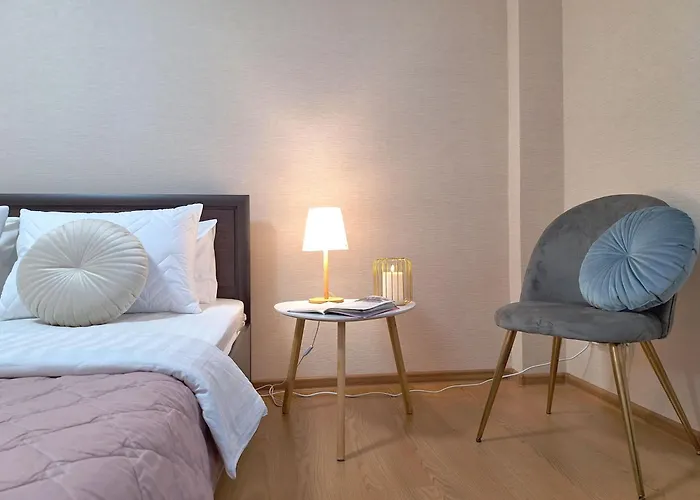 Велике Ліжечко На Садовому. Мережа Alex Apartments. Цілодобове Безконтактне Заселення