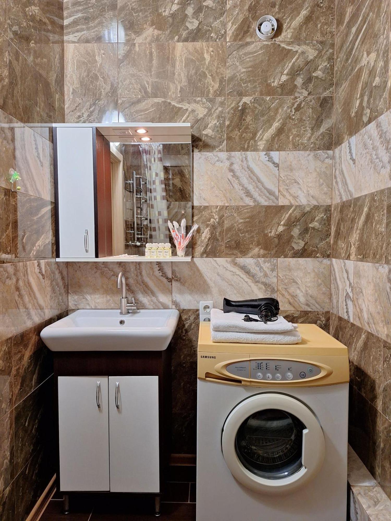 Alex Apartments: садовий Cozy With 24/7 Self Check-in * Poltava
