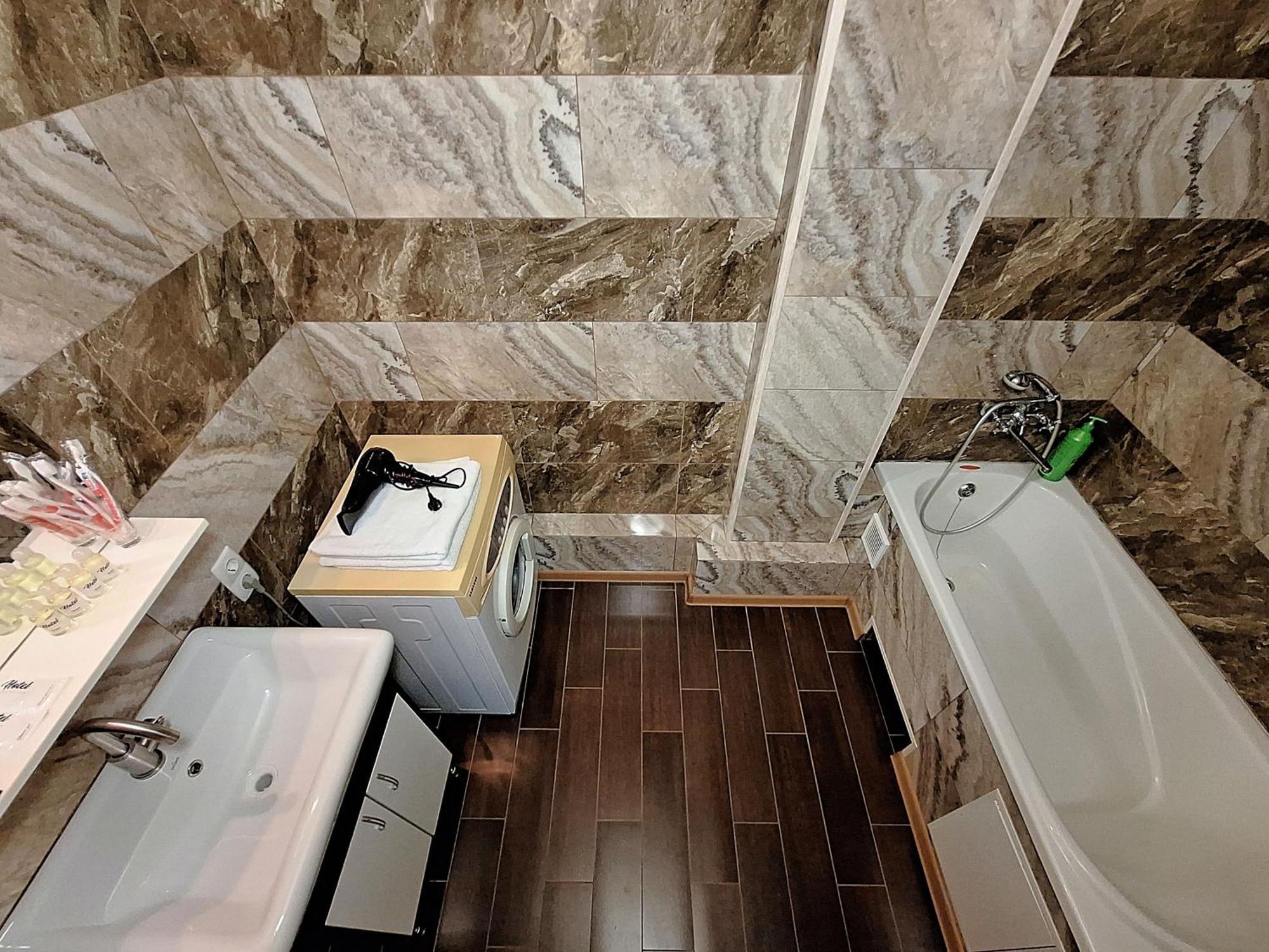 Alex Apartments: садовий Cozy With 24/7 Self Check-in Apartment