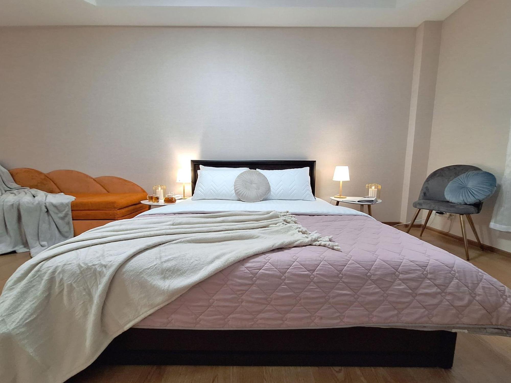Apartment Alex Apartments: садовий Cozy With 24/7 Self Check-in